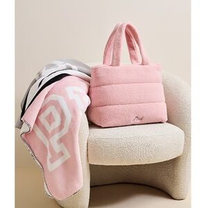 Victoria's Secret
Cozy Plush Tote + Blanket